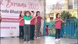 Aku lagi nari feliz navidad nih guysss bagus gakkk komen yaaaa terus sama nari nusantara bagus tau 😁