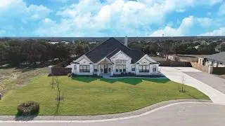 Liberty Hill, Texas - Custom Built Home is For Sale on 1 Acre Lot!