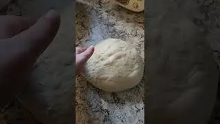 under or over fermented dough will be sticky! #sourdough #sourdoughbread #sourdoughtips