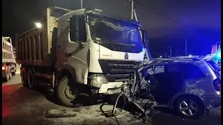 Лобовое столкновение самосвал Howo и Toyota RAV4 в Хабаровске