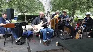 Kevin Brown & the Shackdusters - Little Grass Shack
