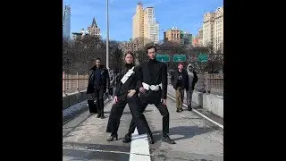 Still performance on Brooklyn Bridge