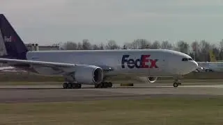 9 minutes of Plane Spotting at Paine Field Airport in Everett, Wa