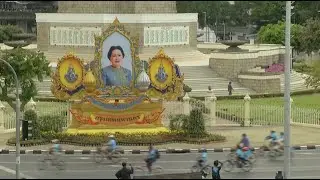 Thai People Celebrate Their Queen's Birthday