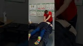 Turbo speed massaging! Also respect to Zoe&rsquo;s socks! 🌈😂#sportsmassage #massagetherapy