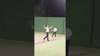 Ахмед аль Шараа играет в баскетбол в Дамаске