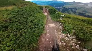 Roadtrip Ankunftstag: M&eacute;ribel Bikepark erkunden.