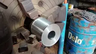 lathe machine making a coupling hub para sa timonil ng carrier vessel