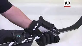 Hockey players train on virtual reality simulator