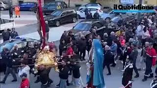 Cosenza, la tradizionale processione del Santissimo Crocefisso