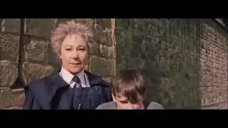 Harry Potter &agrave; l'&eacute;cole des Sorciers - Le cour de vol (sc&egrave;ne culte)