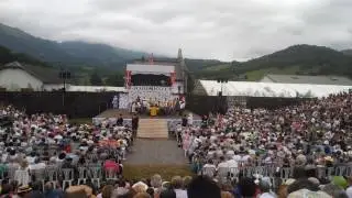 Eraizen bazterrak oro aize