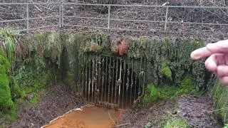 Piekenbrocksbach - Ex Köttelbecke  - Bottrop - Blick in Kanalisation  Grubenwasser Emscher Nebenbach