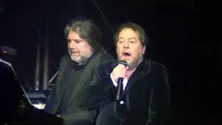 Giannis Parios Live Salamina 2013 - Oli i zoi mou~Gela mou ki as einai psema