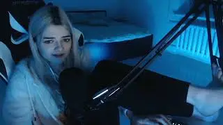 Streamer show her feet