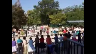 Tanz unter dem Eiffelturm