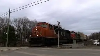 CN 5784 at South Parry (11APR2013)