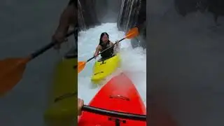 Vượt Th&aacute;c Giữa V&aacute;ch Đ&aacute; 😳 | Extreme River Run