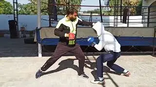 BOXING COMBINATIONS. COMBO BUILDER SERIES. CHANGING LEVELS