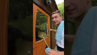 How To Professionally Clean An Exterior Window In 60 Seconds! #windowcleaning #windowcleaner #shorts