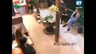 A Fazenda 5 - Nicole Bahls e Viviane Araújo brigam feio e quase saem no tapa