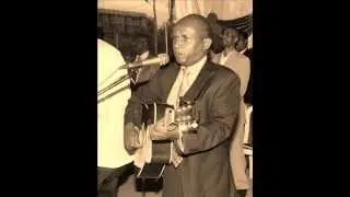 Tesfaye Gabisso, 'Yeguskulina Zemen Yalfina' 2014.