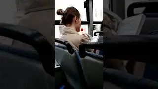 Девушка немного увлеклась и забыла что едет в общественном транспорте.