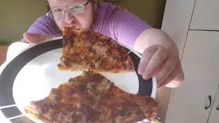 Tombstone FRENCH FRY CHILI CHEESE Pizza Review - Weird Combo?