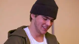 WATCH Nico HIschier sign autograph collection for Fanatics