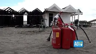 Ostia: a fuoco due stabilimenti in poche ore, i concessionari: «Pronti anche a togliere le cabine»