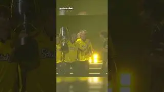 Senzu Almost Gets Slapped by apEX 😂