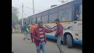 মন্দিয়া থানাৰ সন্মূখত ৰোজা আৰু গোপাল কৃষ্ণ বাছৰ  মুখামুখি খুন্দা খায়।