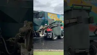 GREEN waste everywhere! 🥗🌲 #greenwaste #organic #bintruck #ballina #sideloader