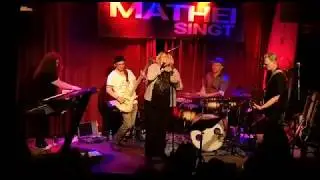 Frau Mathei singt 