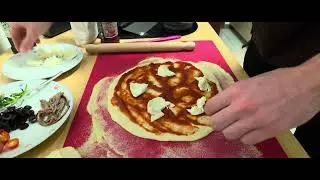 Pizza zu Hause selbst zubereiten macht Spa&szlig;!