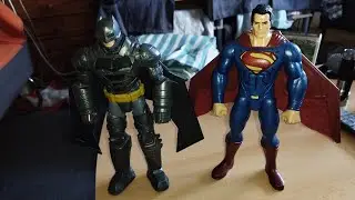 Batman v Superman - Electro-Armor Batman - Heat Vision Superman - 12 Inch Figures
