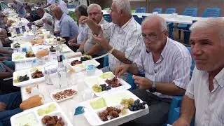 ÇEPNİ KUZU YATAĞI KÖYÜNDE DÜĞÜN YEMEĞİ YENİRKEN EZGİ İLE VEDAT KINA GECESİ
