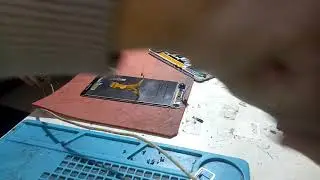 t&aacute;ch m&agrave;n h&igrave;nh ra khỏi sường