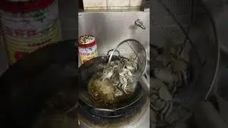 Crab 🦀 vs Hot oil #shorts