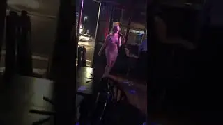 Vickstarr singing how we do