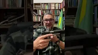 Não se desarma o cão de uma 1911 quente! Obs: estou usando munição de manejo neste vídeo.