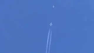 (Lufthansa) Boeing 747-830 cruising with contrails ( Plus an Air Race with Airbus A319