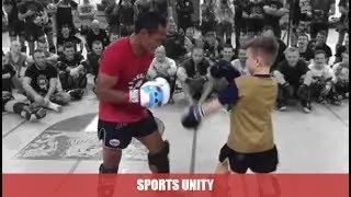 Saenchai - Sparring with fans | Sports Unity