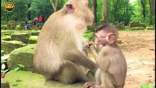 Simple face mother She Love his baby so much Angkor Daily 401