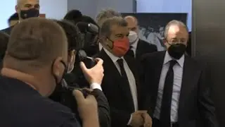 Joan Laporta visita la capilla ardiente de Paco Gento