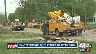 Officials inspect damaged Baxter Springs homes