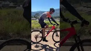 Como subir e descer da bike. Te inscreve no canal. #shorts #bike