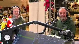 Wethouders Paul Olthof en Moniek van Sandick in gesprek met de Scouting van Zoeterwoude