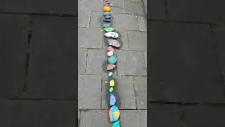 Steinkette am Rhein