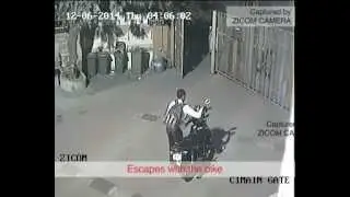 [Caught on Camera] Security Supervisor steals a Motorcycle at Kandivali (Mumbai)